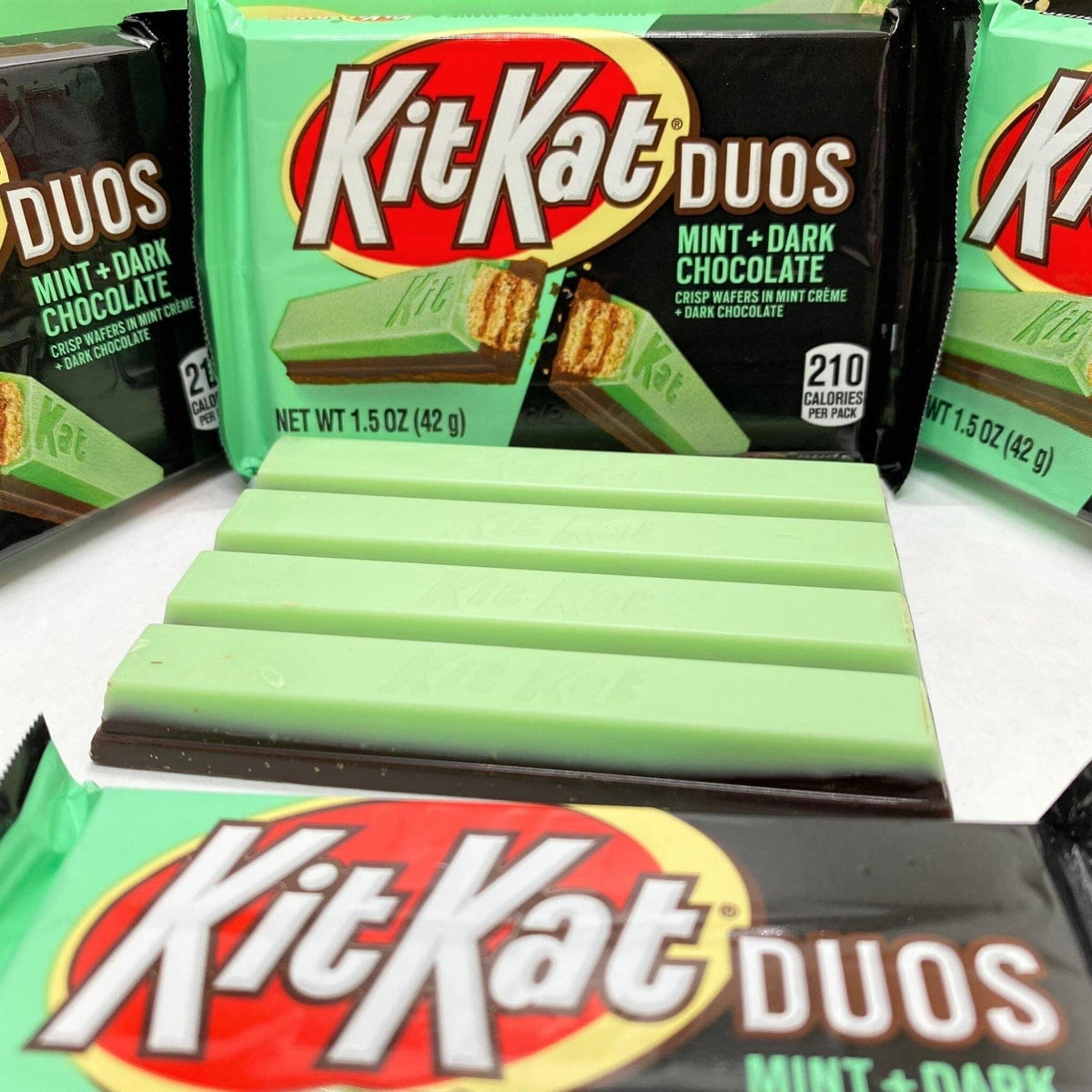 Kit Kat Duos Mint + Dark Chocolate Chocolate HERSHEY'S